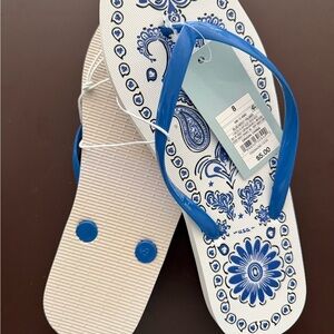 Shade & Shore Blue and White Floral Sandals